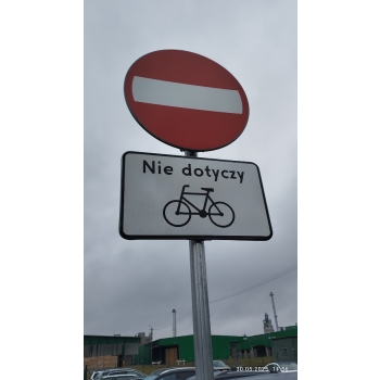 Montaż oznakowania pionowego, znaków drogowych
