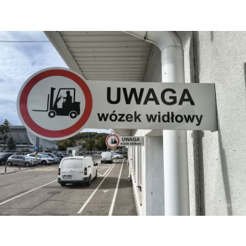 Montaż oznakowania pionowego, znaków drogowych