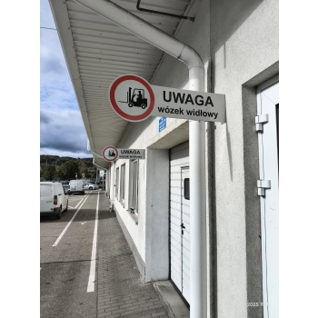 Montaż oznakowania pionowego, znaków drogowych