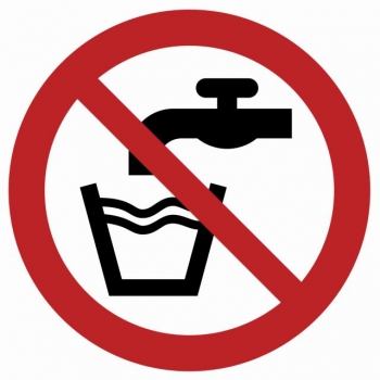 Znak Woda niezdatna do picia folia samoprzylepna GA005