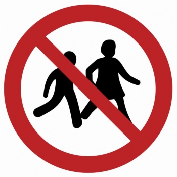 Znak Zakaz wstępu dzieciom folia samoprzylepna GA036