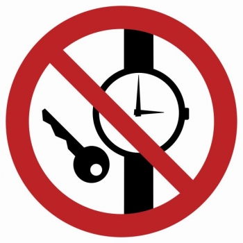 Znak Zakaz posiadania przedmiotów metalowych folia samoprzylepna GB011