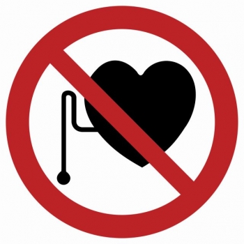 Znak Zakaz przebywania z rozrusznikiem serca folia samoprzylepna GB012