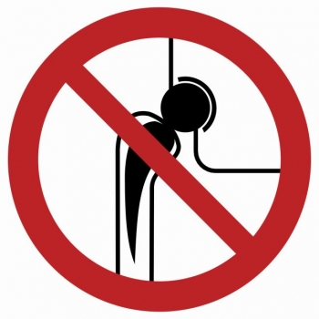 Znak Zakaz wstępu z metalowymi implantami płyta sztywna PCV GB042