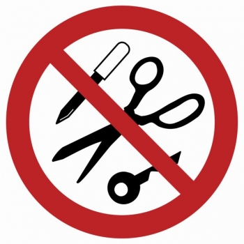 Znak Zakaz wstępu z metalowymi przedmiotami folia samoprzylepna GB043