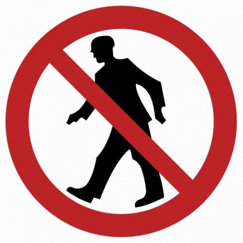 Znak Zakaz przejścia płyta sztywna PCV GB056