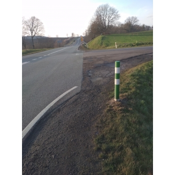 Słupek U-2 zielono-biały krawędziowy 150 cm PCV